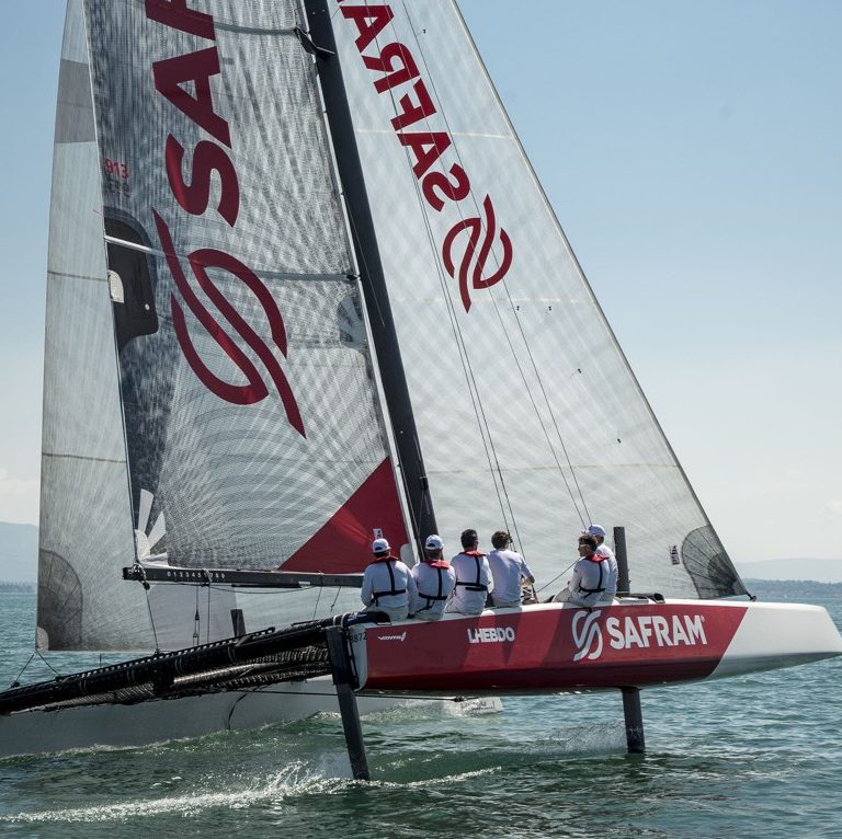 Das Schweizer Team Safram gewinnt die Regatta „Blaues Band“ (Kékszalag